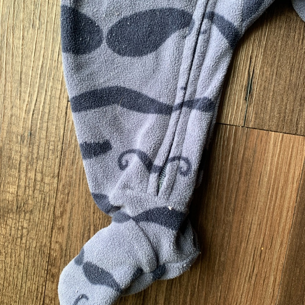 Carters soft PJs - Picture 2 of 5